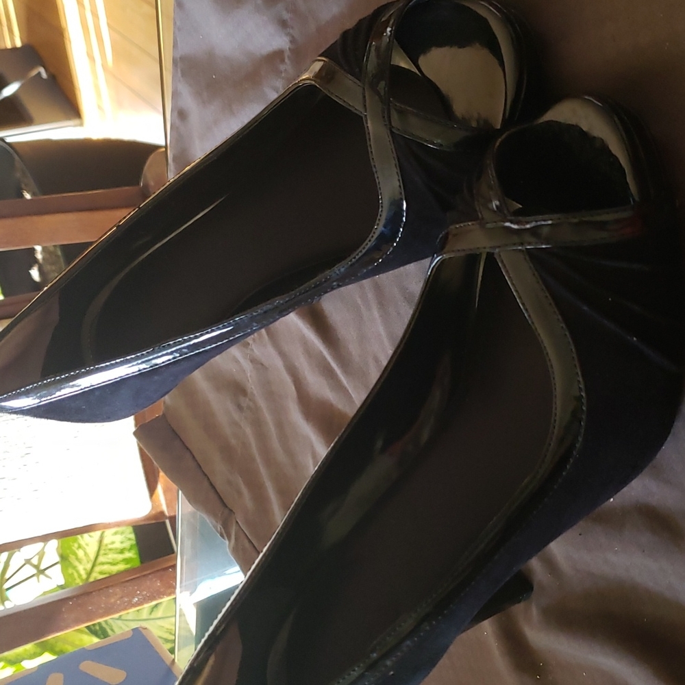 Suede w/patent trim, peep toe heels